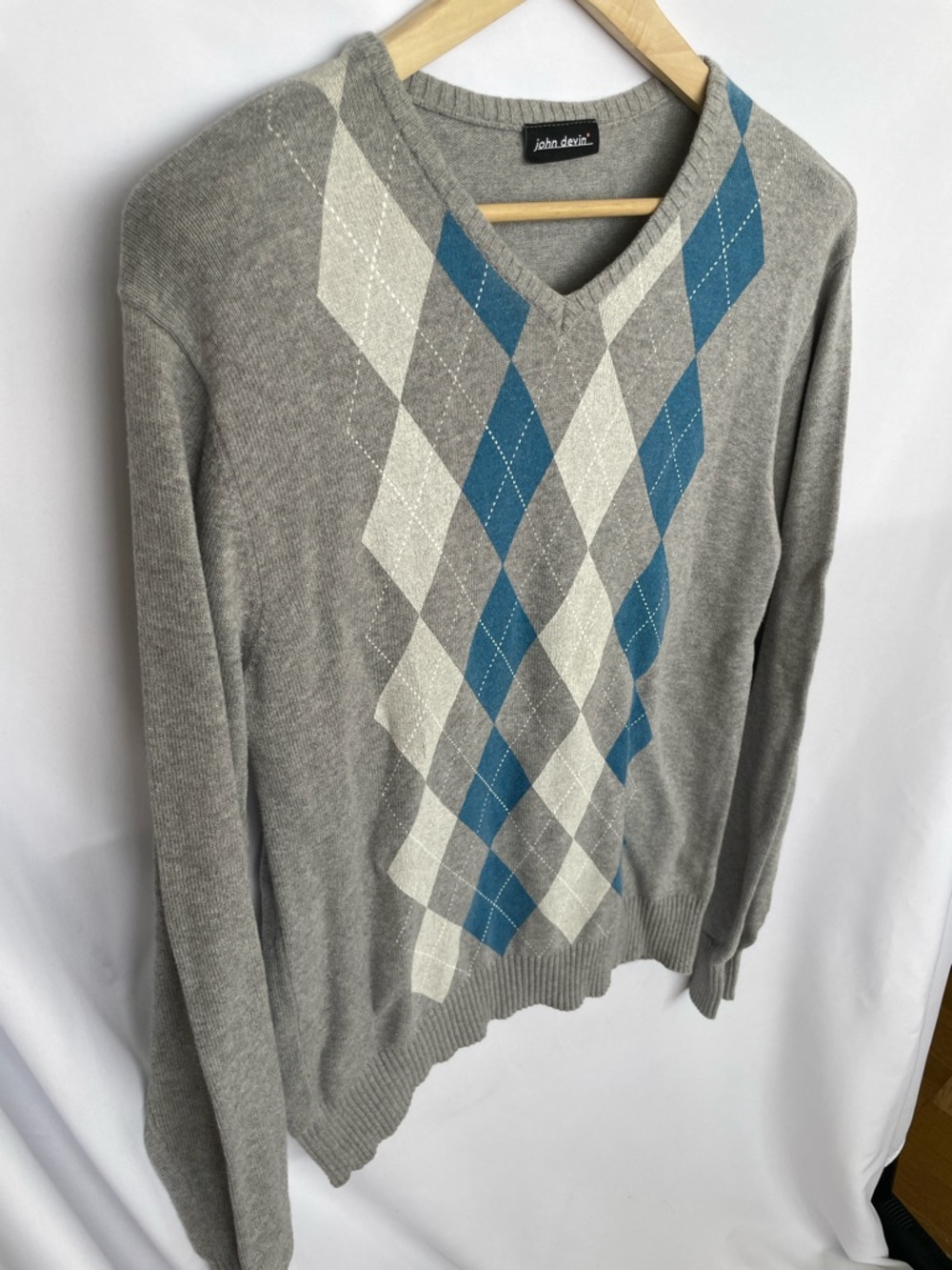 John Devin Gray V-Neck Argyle Sweater with Blue Accent Size M